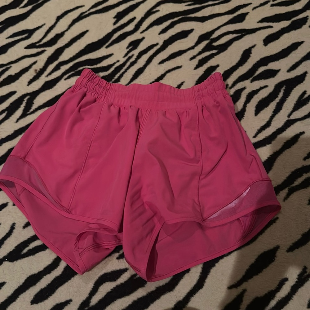 Sonic pink lululemon 4” hottie hots